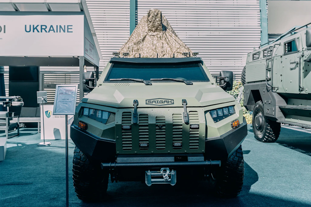 Ein leicht gepanzertes Fahrzeug vom Typ Saigak-1 des ukrainischen Herstellers Ukrainian Armor auf der 34. Internationalen Messe der Verteidigungsindustrie MSPO in Kielce.