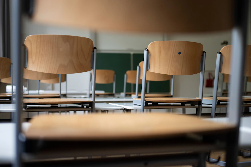 Nach Vorwürfen gegen Lehrer in Halle: Ex-Schulleiter unter Verdacht