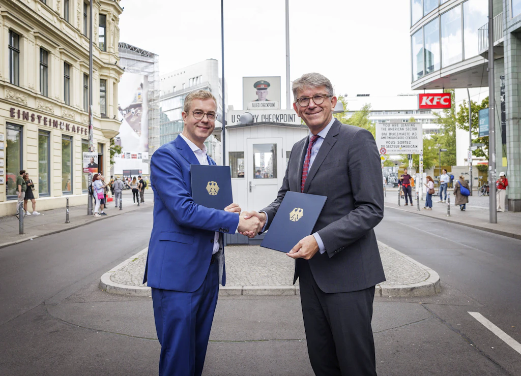 Weimer wirft der Berliner Linken Antisemitismus vor und droht mit Kulturgeld-Stopp