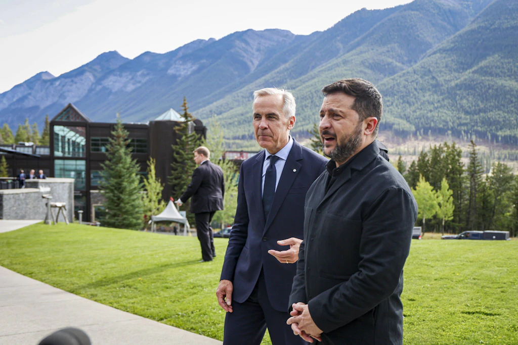 Kanadas Premierminister Mark Carney und der ukrainische Präsident Wolodymyr Selenskyj vergangene Woche in Kanada. (Archivbild)