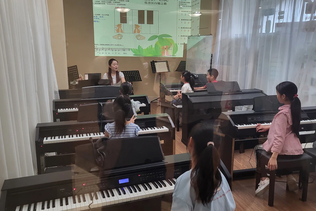 Musikunterricht in Shanghai: Vor allem Mittelstandseltern investieren einen großen Teil ihres Einkommens in Nachhilfe und fördern ihre Kinder extrem.