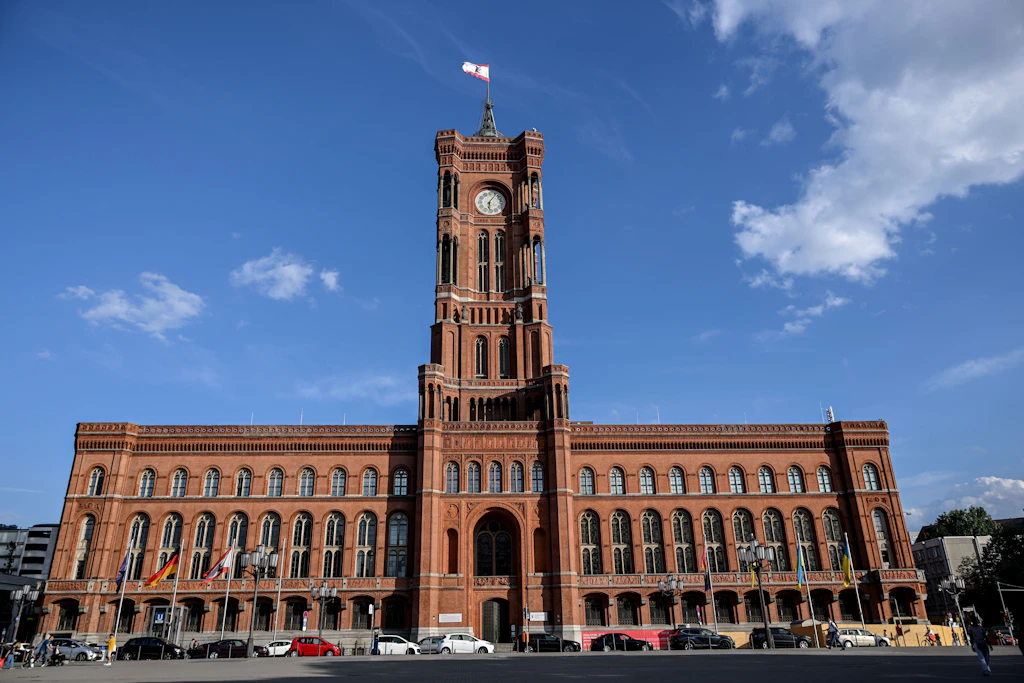 Panne im Wahlkampf: Werbespot der Berliner Linken zeigt falsches Rathaus