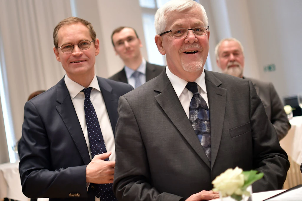 Martin Gutzeit (rechts) war rund 25 Jahre lang Berliner Landesbeauftragter für die Stasi-Unterlagen.