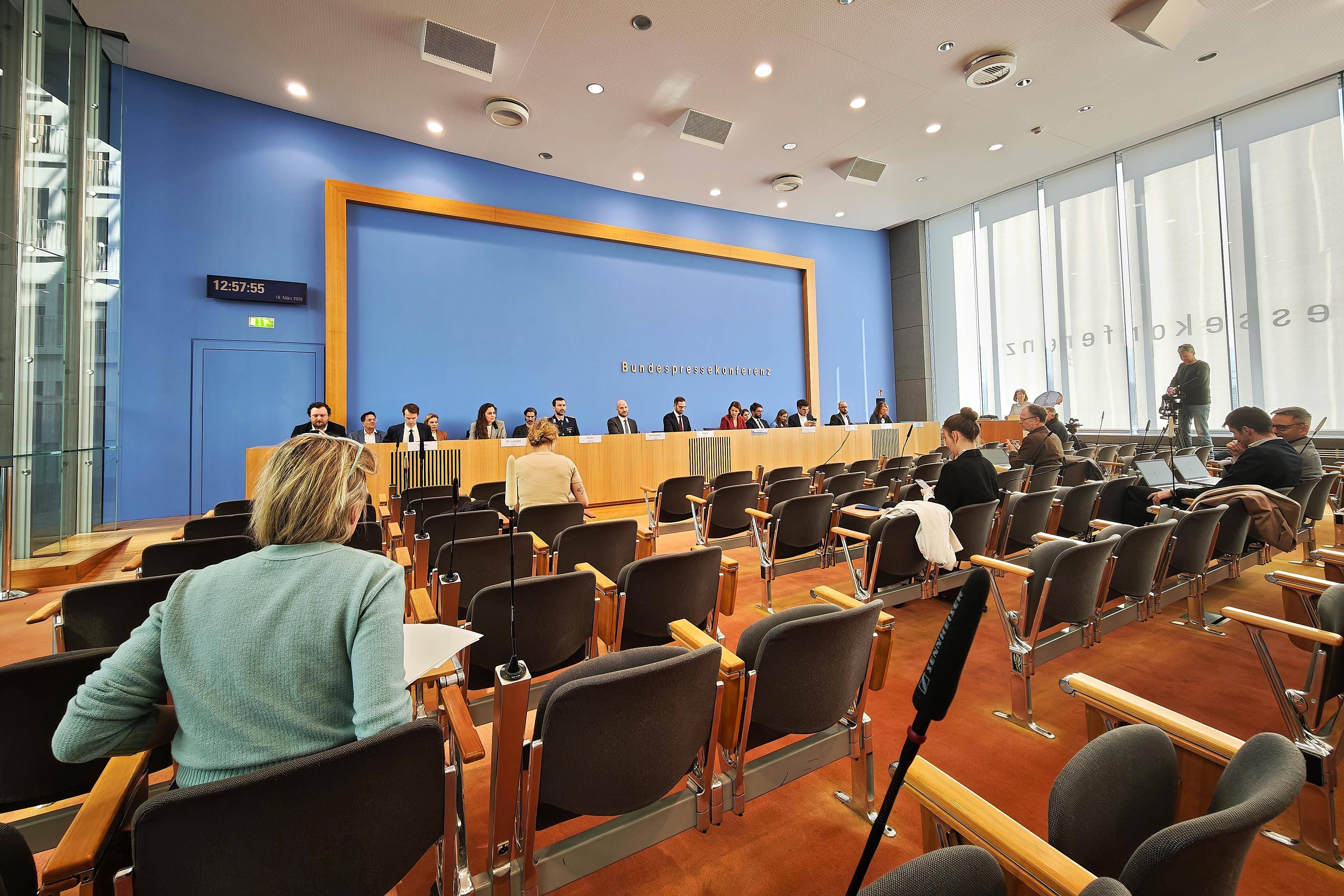 „Kein primäres Aufklärungsziel“: Wie Bundesregierung Verfassungsschutz-Zugriff auf Krankenakten kleinredet