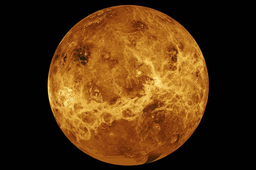 Aufnahmen von Raumsonden zeigen die unter dichten Wolken verborgene Oberfläche der Venus. 