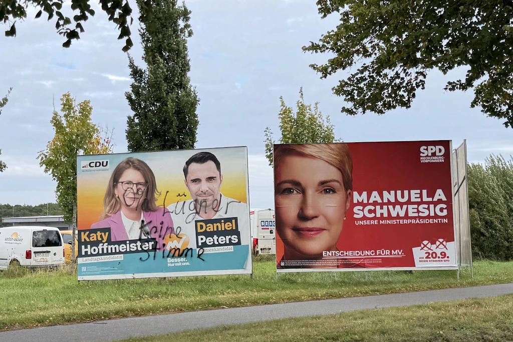 Beschmierte CDU-Wahlplakate in Mecklenburg-Vorpommern.