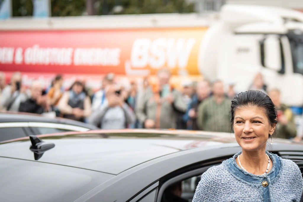 Sahra Wagenknecht beim Wahlkampfabschluss des BSW in Rostock. Auch nach ihrem Rückzug vom Parteivorsitz bleibt die Gründerin das prägende Gesicht der Partei.