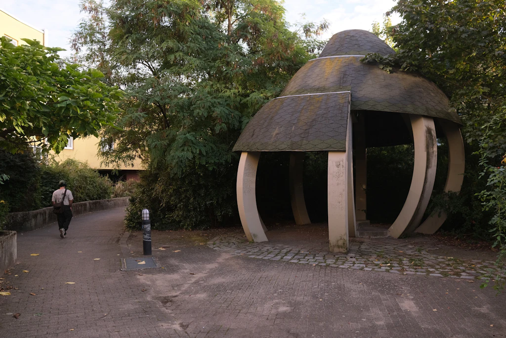 Auch dieser Pavillion werde zum Schlafcamp zweckentfremdet.