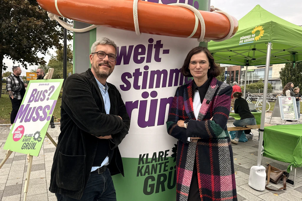 Ole Krüger und Claudia Müller beim Grünen-Wahlkampfhöhepunkt in Rostock. Drei Tage vor der MV-Wahl kämpft die Partei um den Wiedereinzug in den Landtag.