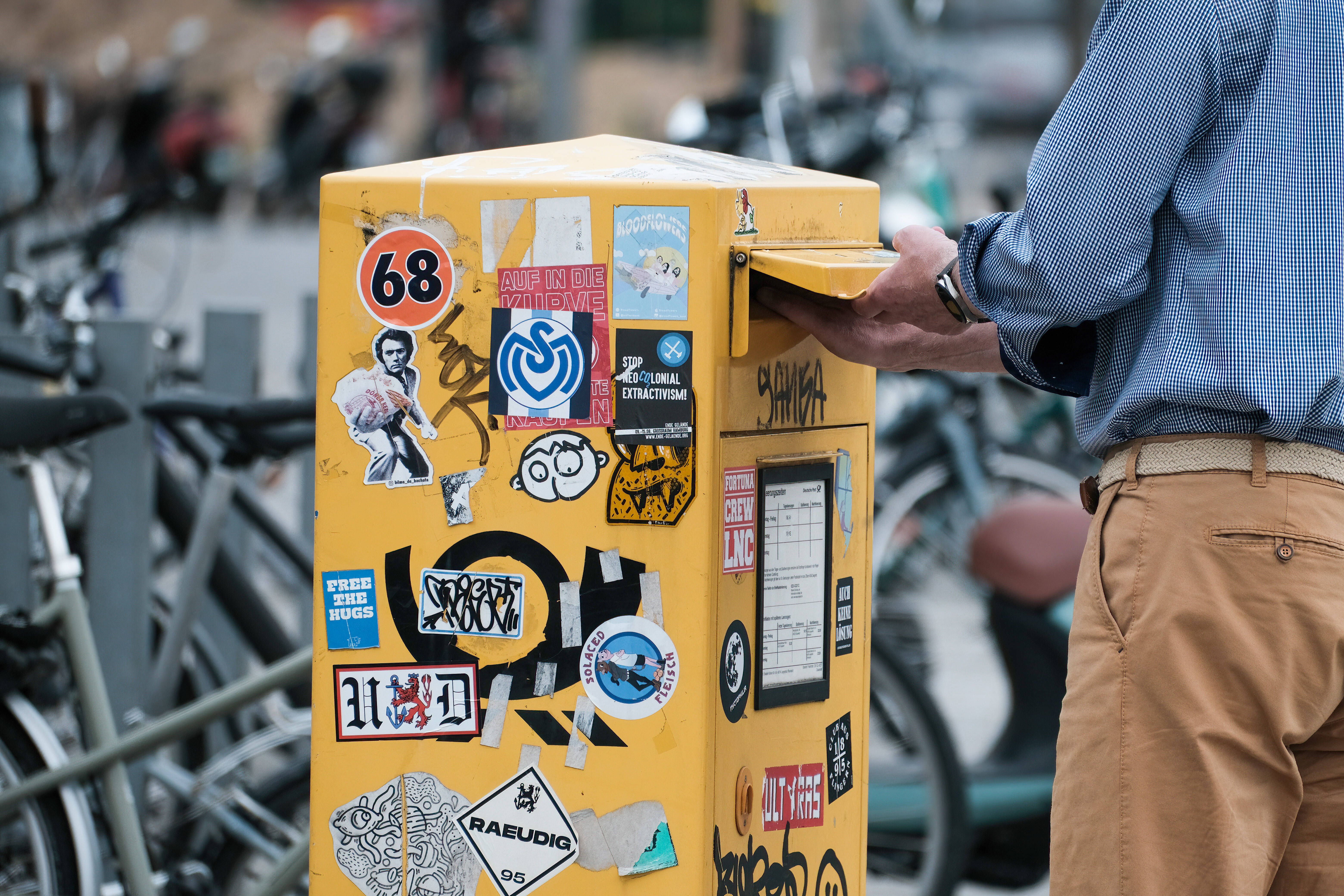 Briefwahl bei der Post abgegeben – Tage später bringt die Polizei sie zurück