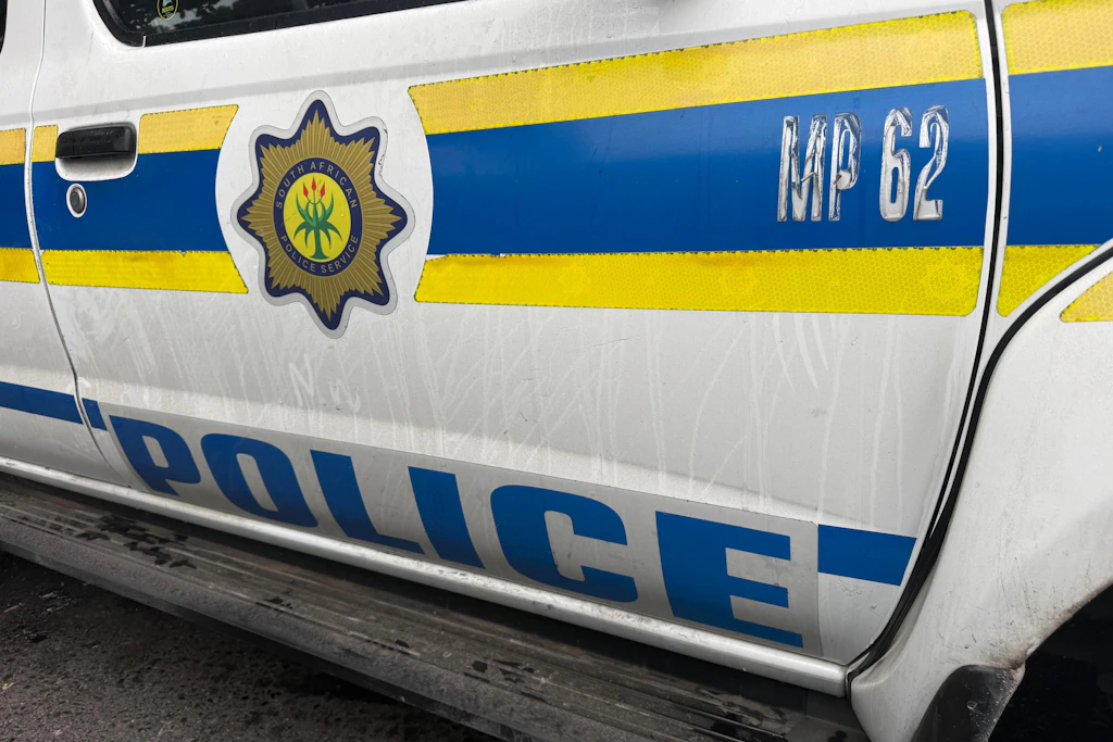 Die südafrikanische Polizei fahndet nach dem Angriff auf ein Wohnhaus bei Durban nach mehreren Tatverdächtigen.
