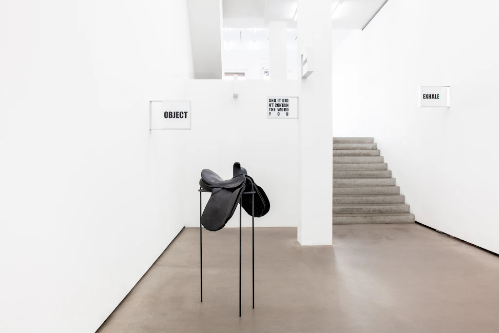 Ausstellungsansicht von „hook, line and sinker“