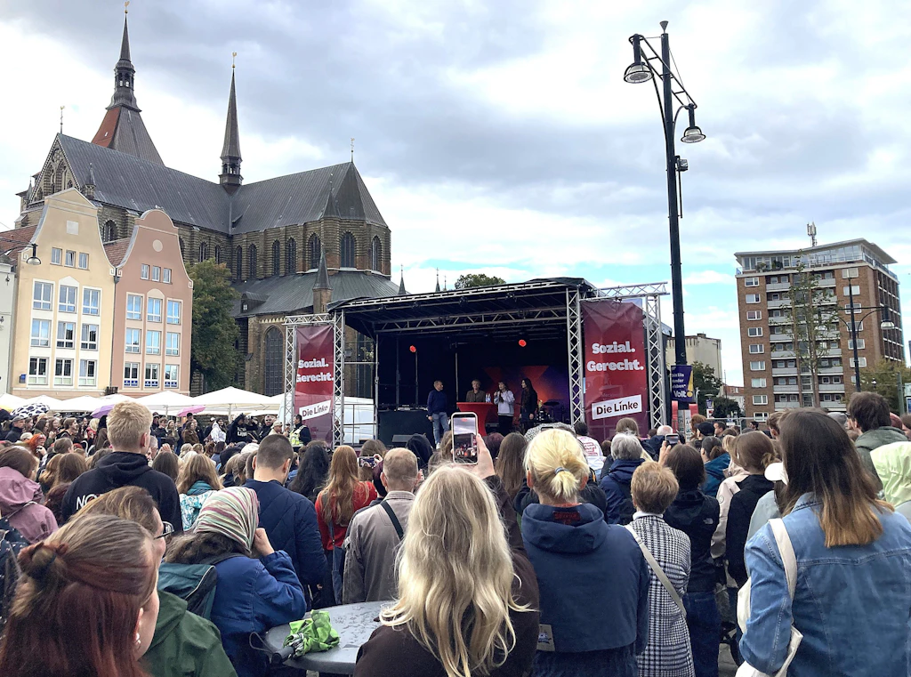 Final Countdown der Linken in Rostock: Zornige junge Frauen und aggressive Silberlocken