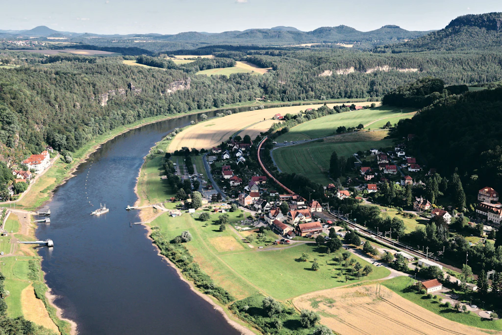 Der Nationalpark Sächsische Schweiz, hier von der Bastei aus gesehen, zieht jährlich über eine Million Touristen an. Bald könnten in der Nähe Windräder gebaut werden.