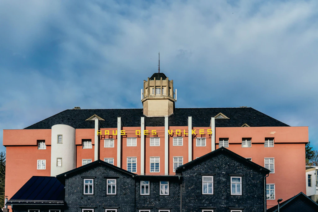 1927 im Bauhausstil erbaut: das Haus des Volkes im thüringischen Probstzella