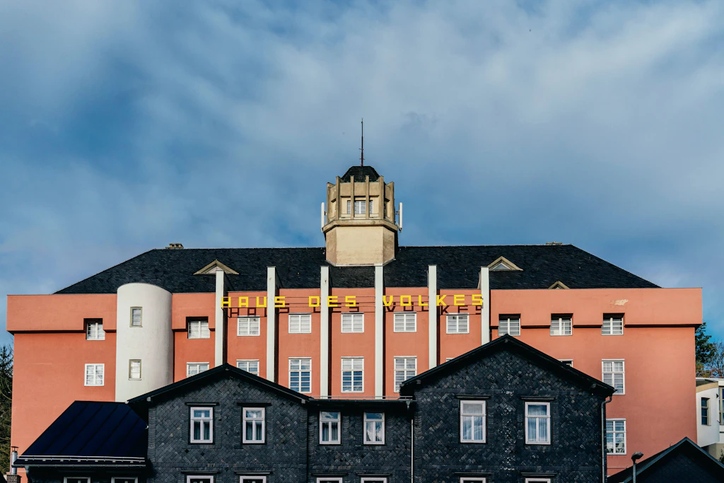 Karat, Puhdys und Bauhaus: Die wechselvolle Geschichte eines Hotels in Thüringen