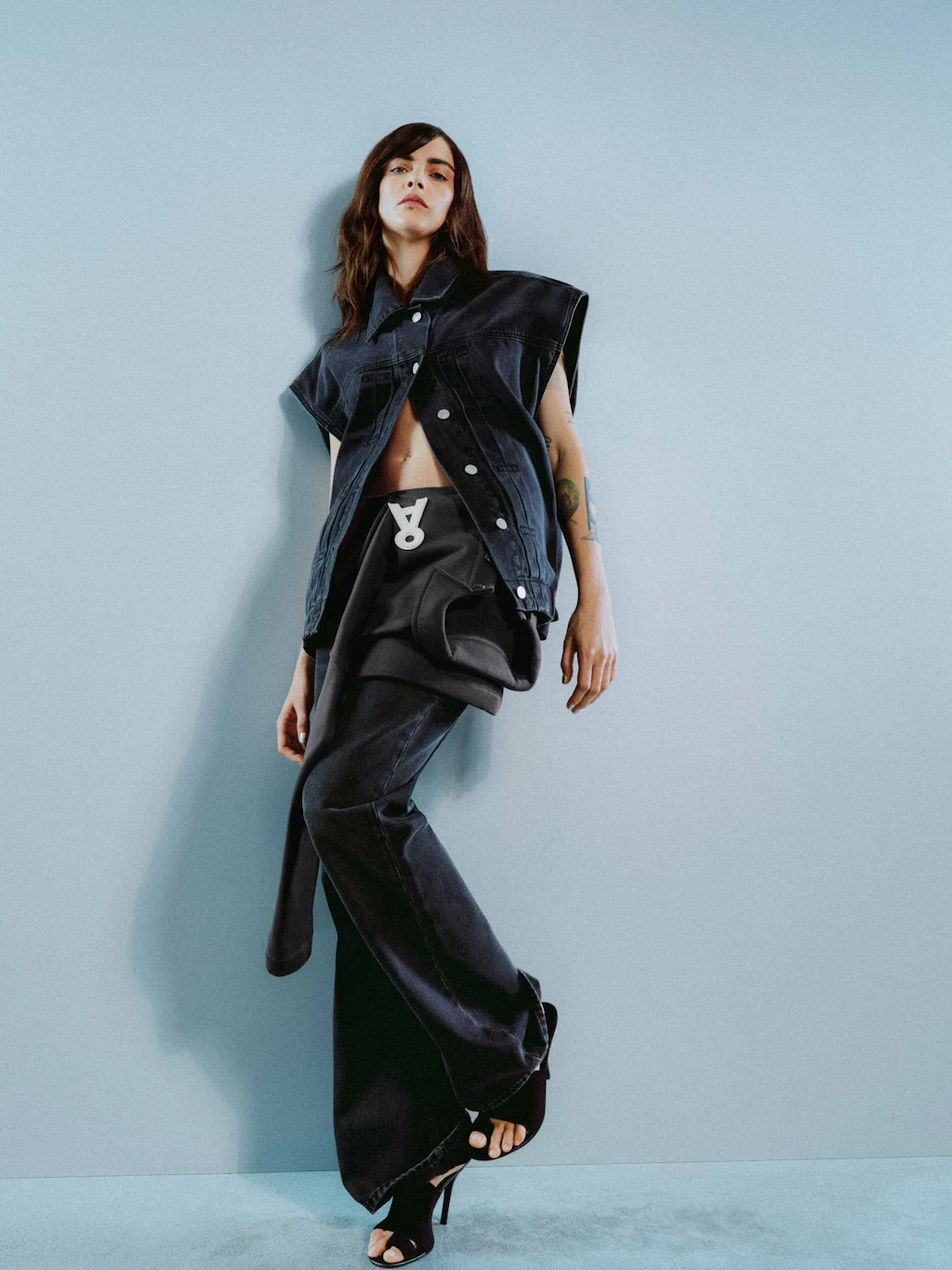 Cara Delevingne ist das Gesicht der neuen Detoxdenim-Kampagne von Armedangels.
