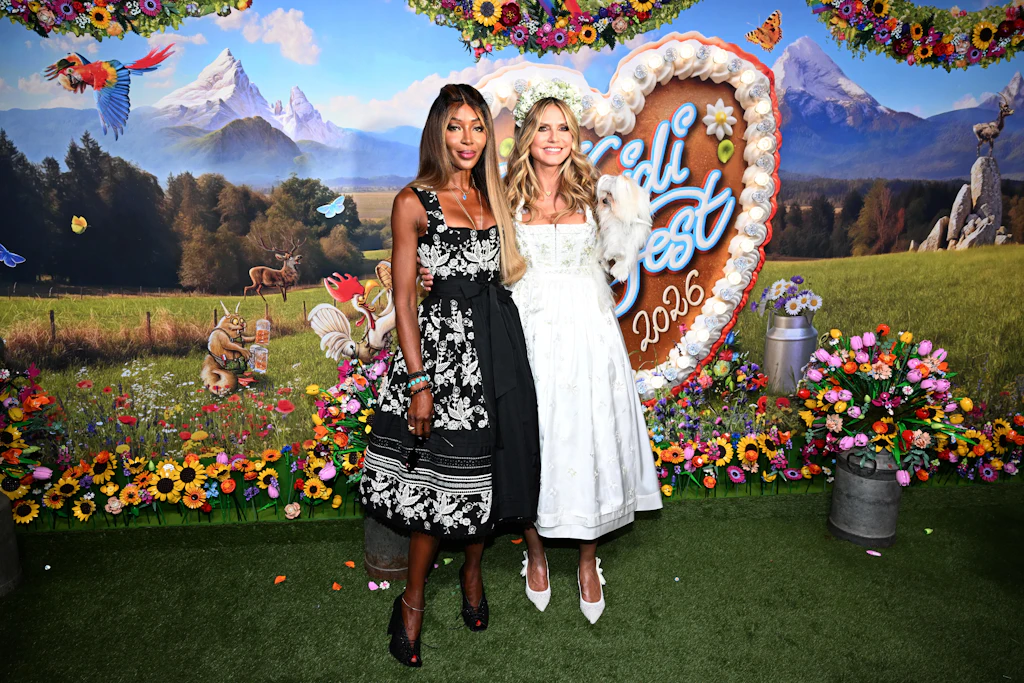 Heidi Klum mit Modelkollegin Naomi Campbell, die als DJ fungierte.