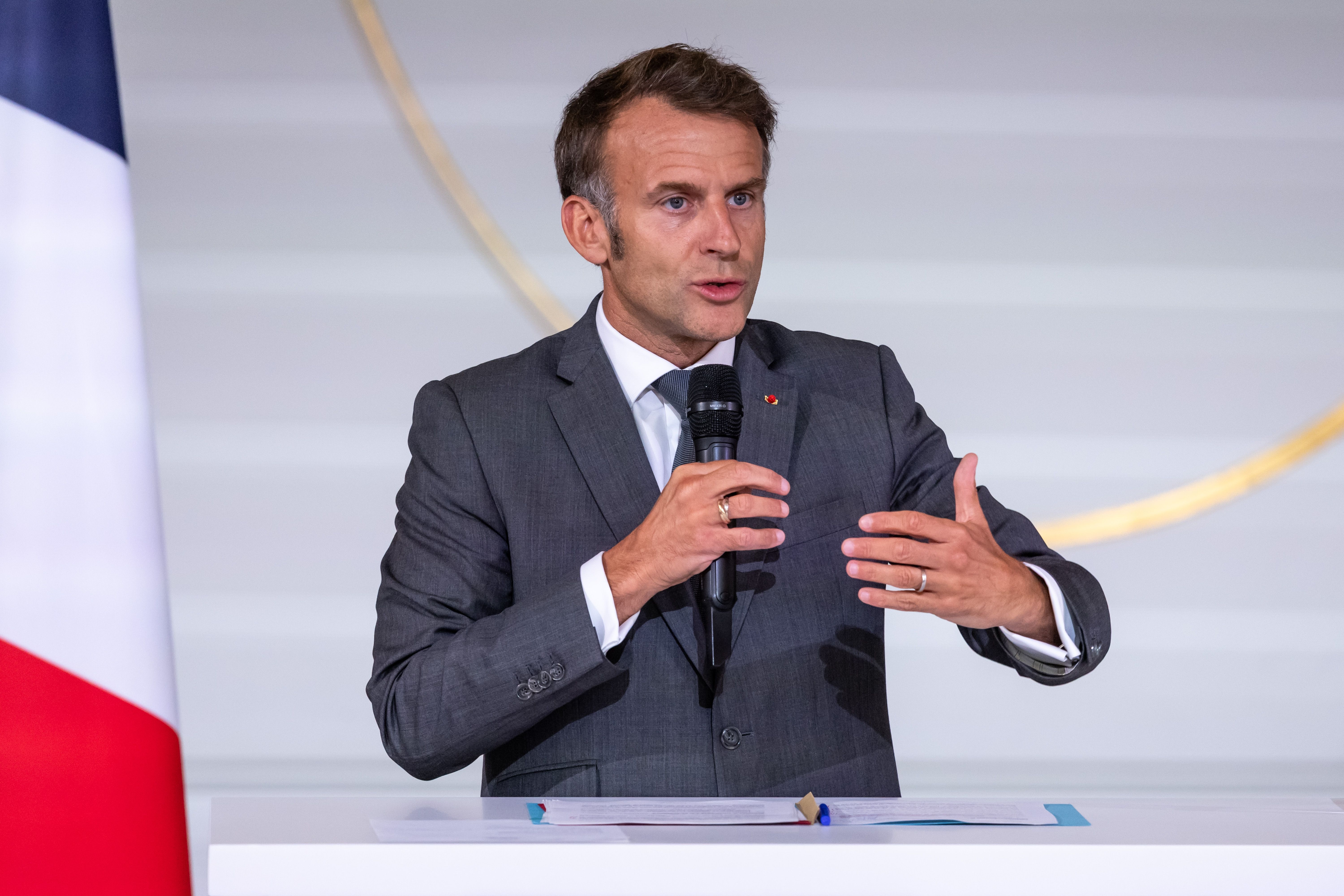 Sorge vor hybriden Angriffen: Macron will Schutzplan für französische Infrastruktur