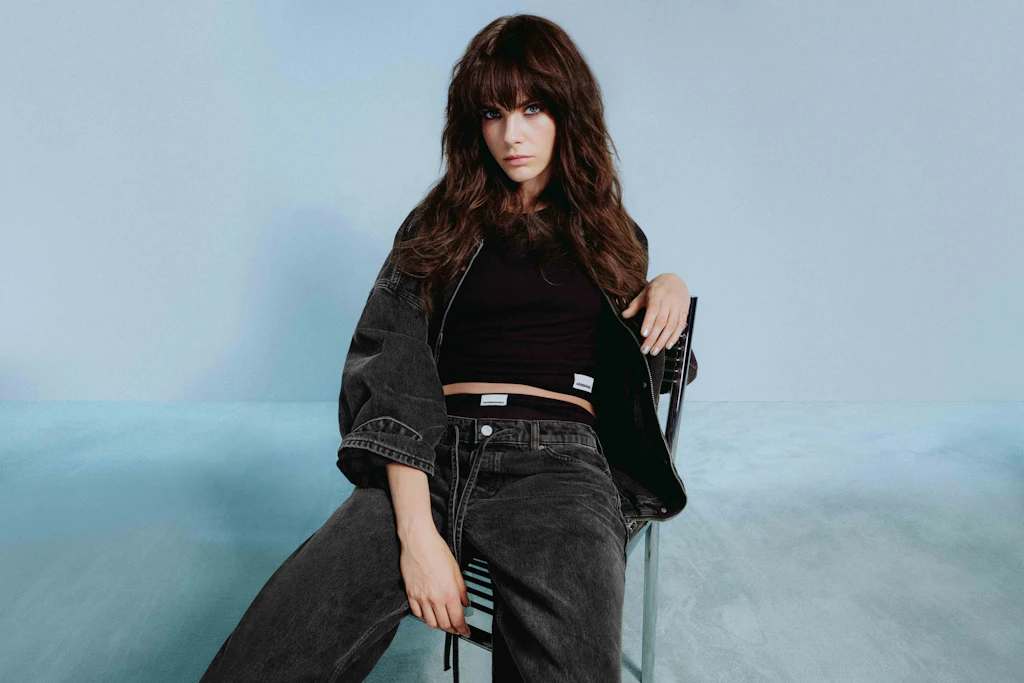 Cara Delevingne und Armedangels brechen mit den Regeln der Denim-Welt