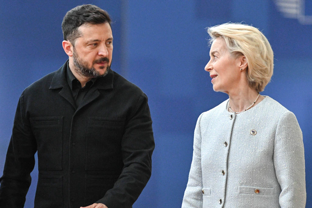 EU-Kommissionspräsidentin Ursula von der Leyen und der ukrainische Präsident Wolodymyr Selenskyj bei einem EU-Gipfel in Brüssel.