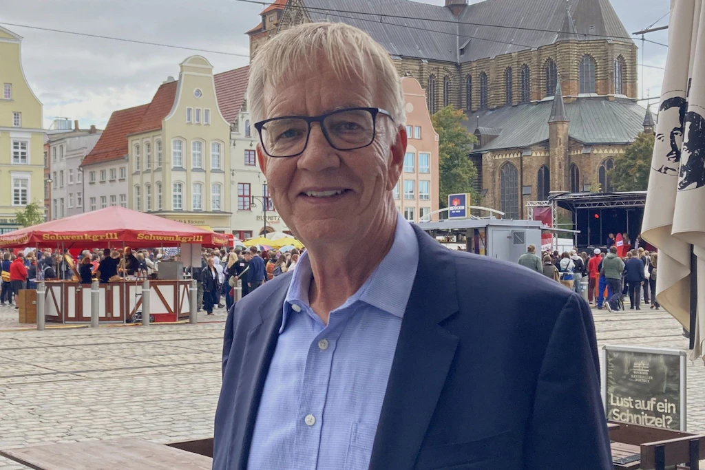 Dietmar Bartsch unterstützte als Teil der „Popcombo“ Silberlocke zusammen mit Bodo Ramelow die Linke in MV beim Wahlkampf.