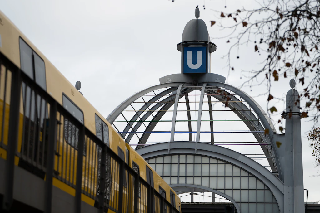 Mehrere U-Bahnlinien fahren nach einem Brand weiterhin nur eingeschränkt.