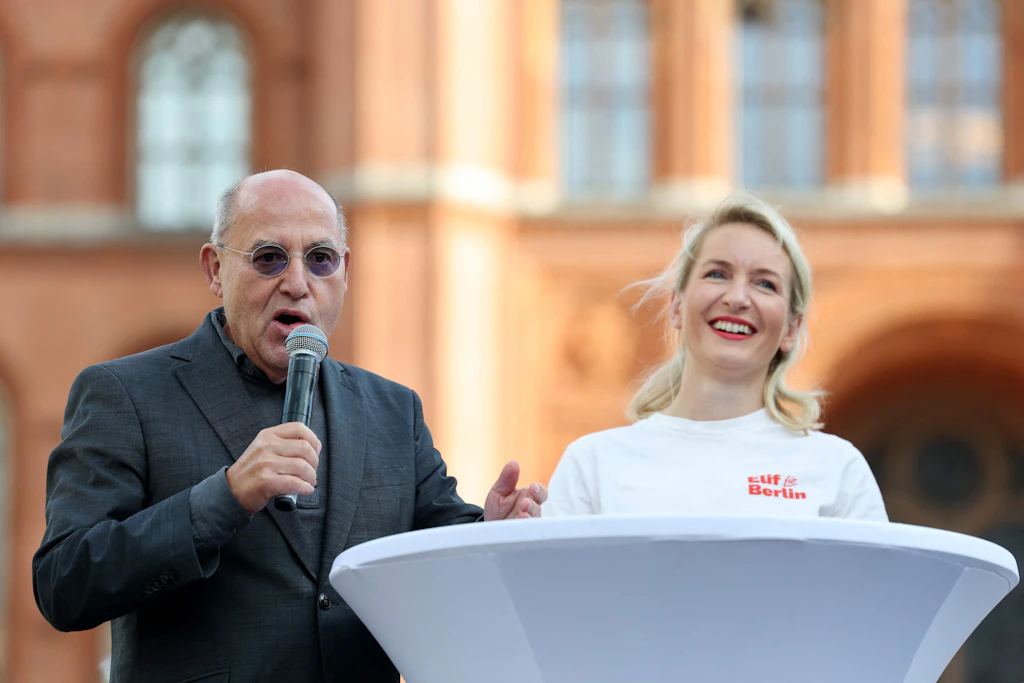 Früherer&nbsp;Linken-Fraktionschef Gregor Gysi und Linken-Chefin Ines Schwerdtner unterstützen ihre Bürgermeisterkandidatin Elif Eralp.