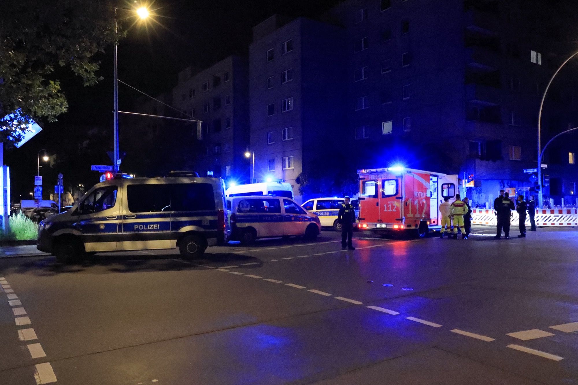 Reizgas-Angriff in Kreuzberg: Polizist schießt auf Auto