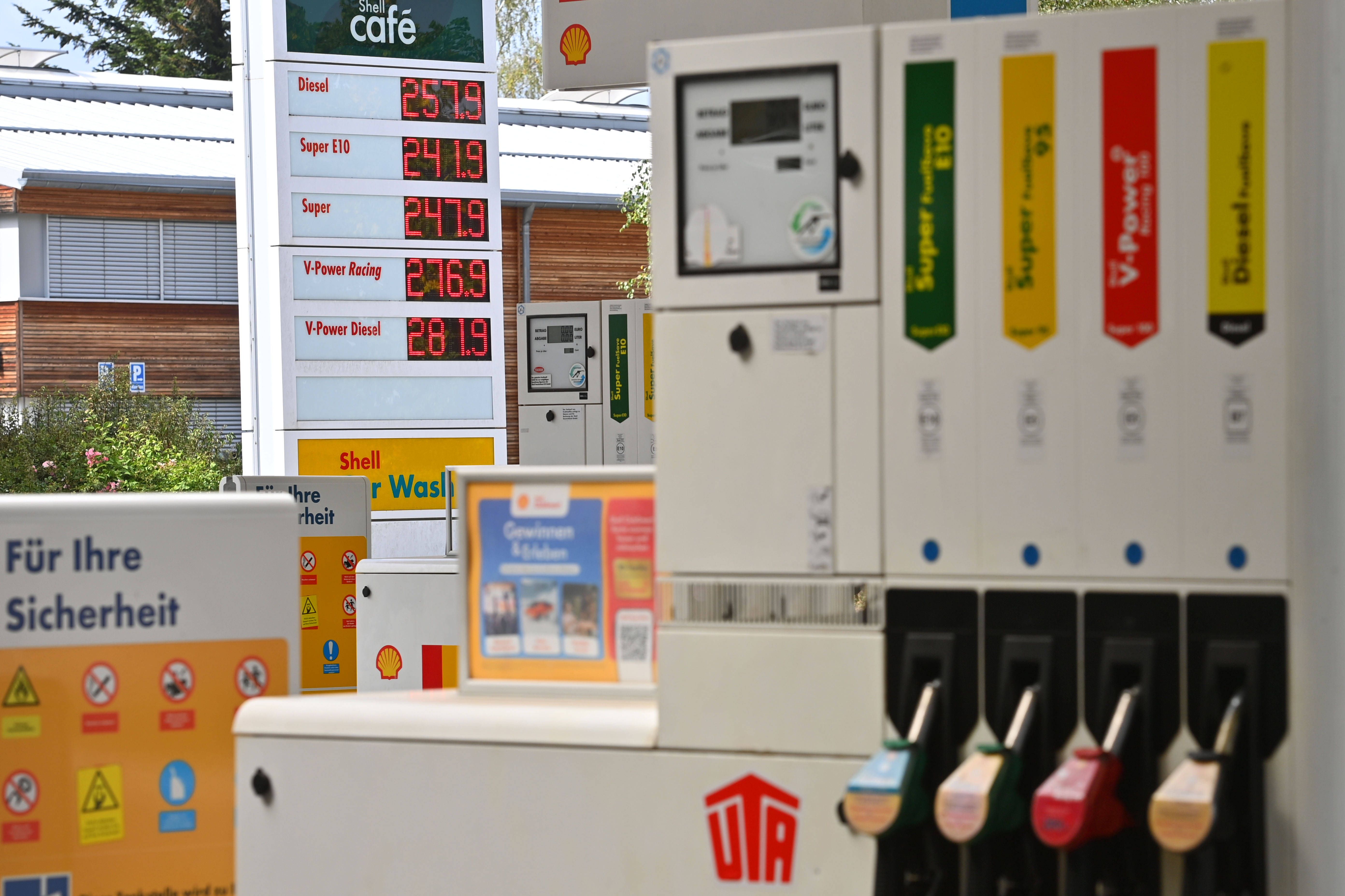 Benzin und Diesel auf Rekordniveau: So soll das Tanken jetzt billiger werden