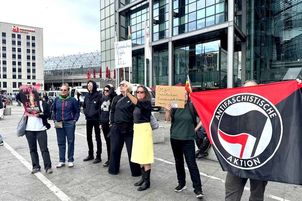 Splittergruppe einer Gegendemonstration gegen den „Marsch für das Leben“.