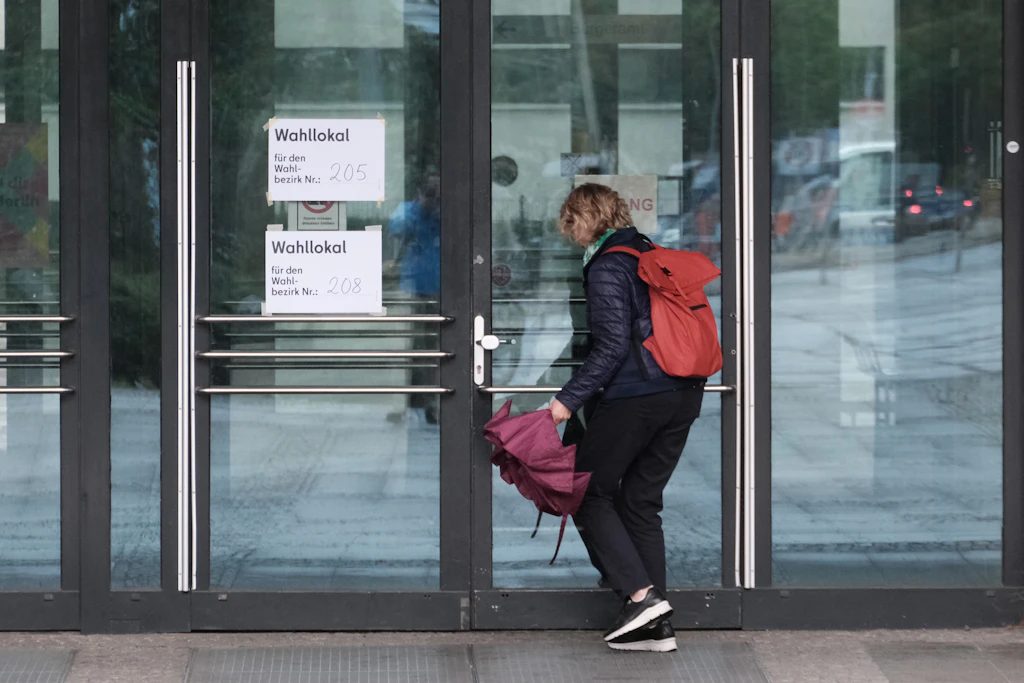 Wahlwetter in Berlin: Zehn Millimeter Regen kosten 1,2 Prozentpunkte Wahlbeteiligung
