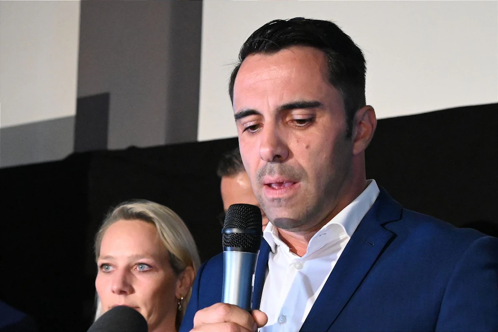 CDU-Spitzenkandidat Daniel Peters auf der Bühne der Wahlparty: Er musste ein historisch schlechtes Wahlergebnis erklären.