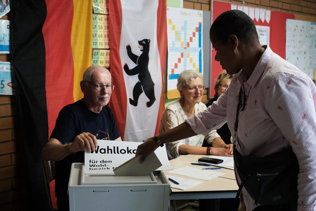 Im Wahllokal in einer Grundschule in Schöneberg
              Werbellinsee