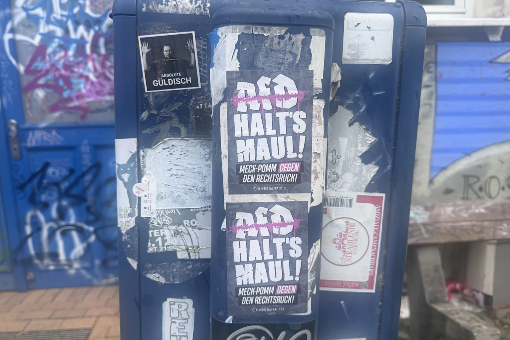 Klartext auf Stickern: In der KTV will man keine AfD.