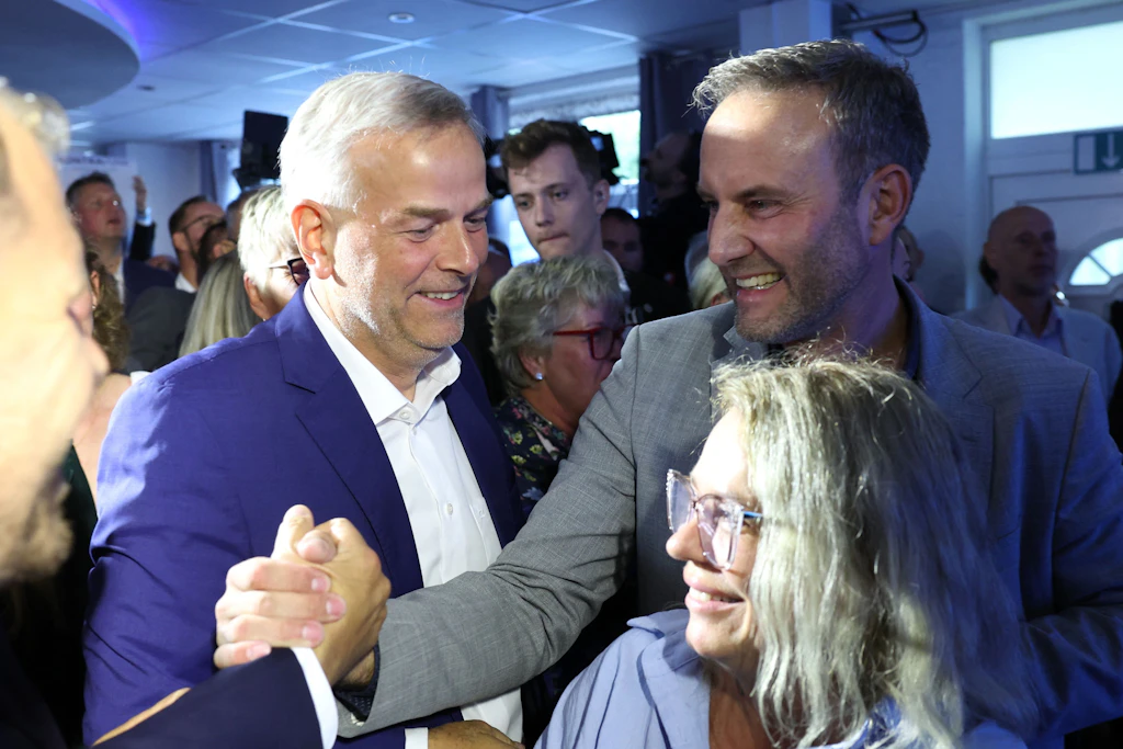 Leif-Erik Holm (l.), Ministerpräsidentenkandidat der AfD, und Enrico Schult (r.), Spitzenkandidat der AfD-Landesliste.