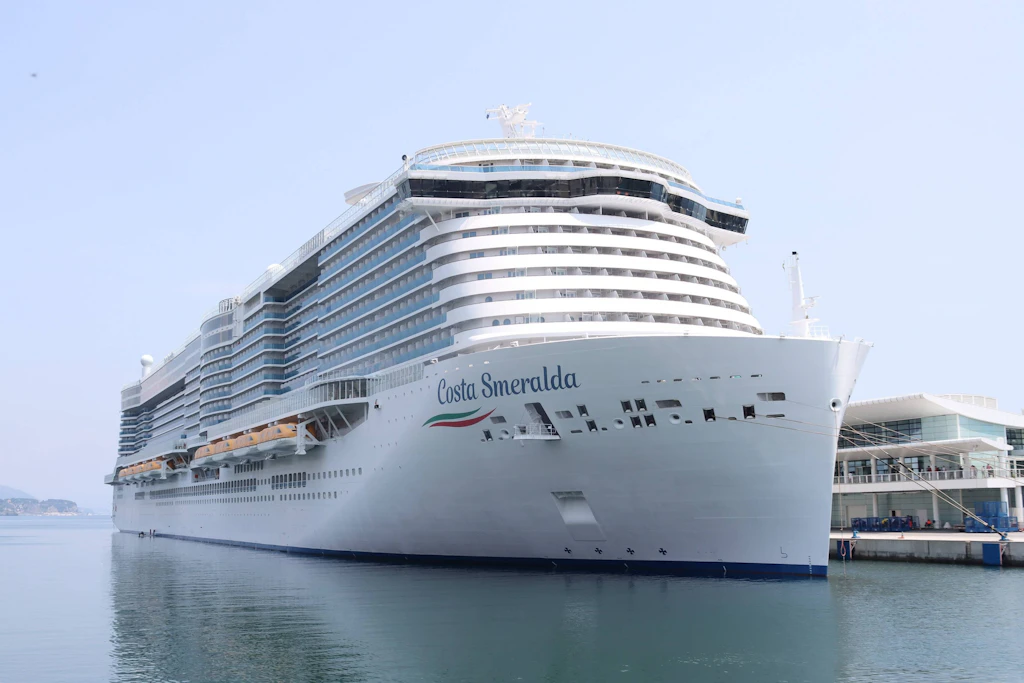 Ein Spruch über eine Frau – dann fliegen auf dem Kreuzfahrtschiff die Stühle