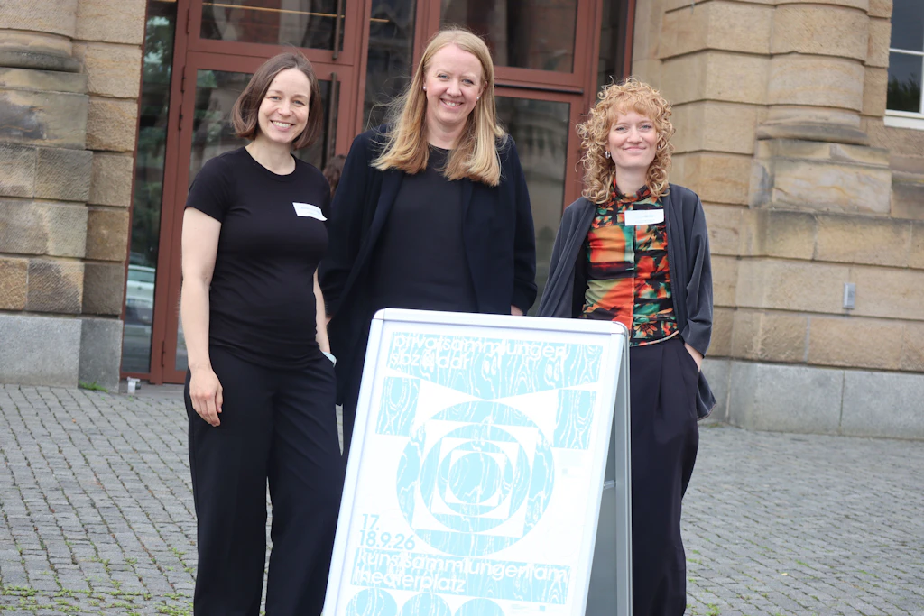 Anne-Kathrin Hinz und Lucy Wasensteiner haben gemeinsam mit Marie Winter (v.l.n.r.) von den Kunstsammlungen Chemnitz eine erste große Tagung zu Privatsammlungen in der DDR organisiert.