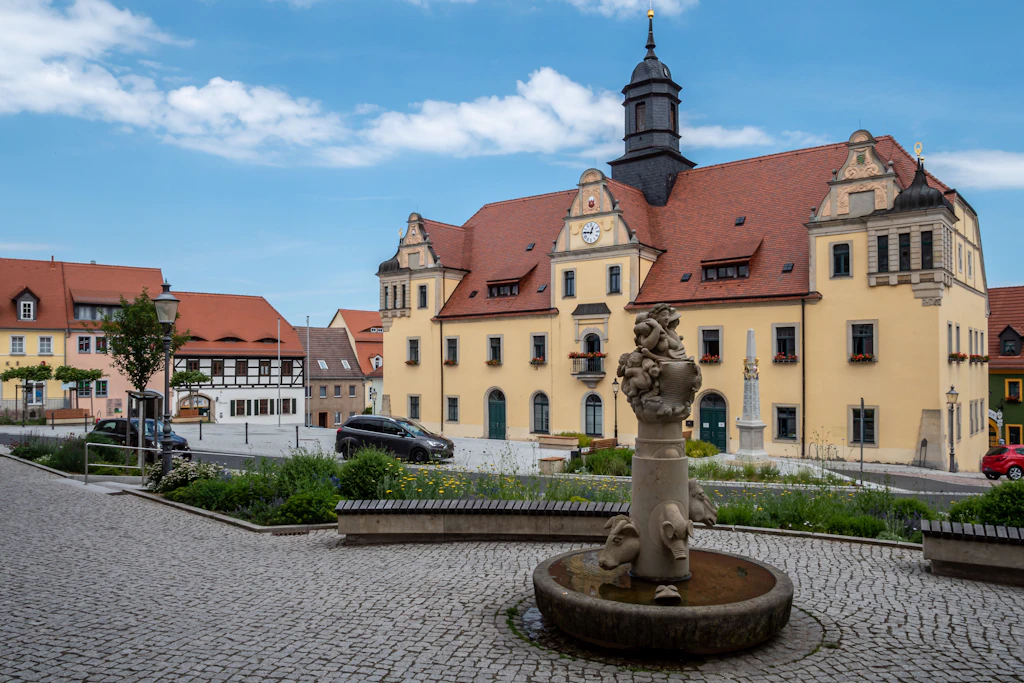 Das Rathaus von Lommatzsch bleibt für weitere sieben Jahre der Amtssitz von Anita Maaß.