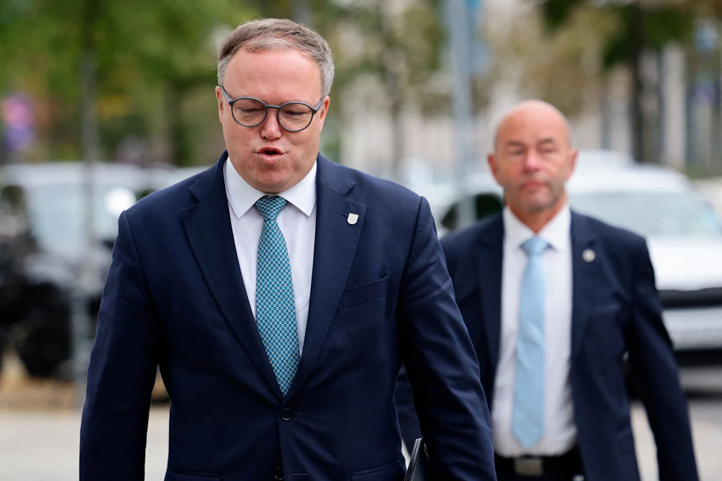 Thüringens Ministerpräsident Mario Voigt auf dem Weg zur Beratung mit seinen Amtskollegen im Berliner Konrad-Adenauer-Haus