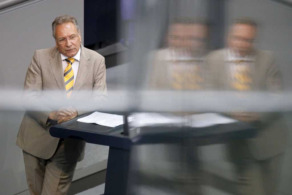 Klaus Ernst im Juni 2021 im Reichstagsgebäude – im selben Jahr übernahm er den Vorsitz des Klimaausschusses. Heute führt er den bayerischen BSW-Landesverband.