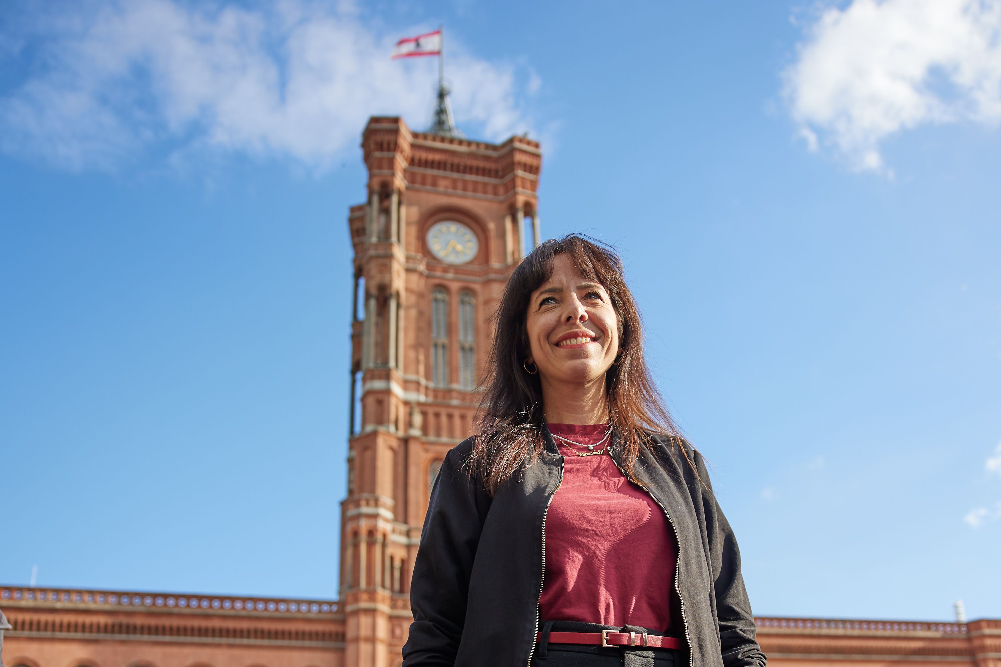 Mit Mietendeckel-Kette im Roten Rathaus: Was Elif Eralp als Bürgermeisterin verdienen würde
