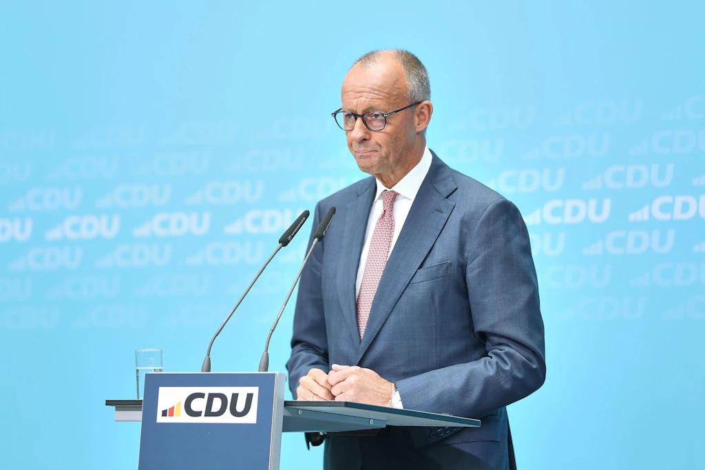 Privat oder gesetzlich? Friedrich Merz äußert sich auf einer Pressekonferenz zum Thema Krankenversicherung.