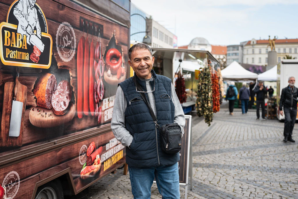 Hueseyin Y. bei seinem Stand am Hermannplatz