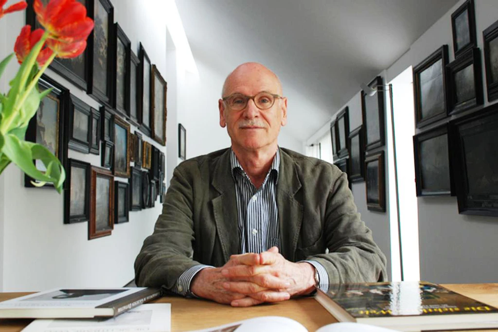 Christoph Müller (1938-2024) in seiner Sammlung in Berlin-Mitte