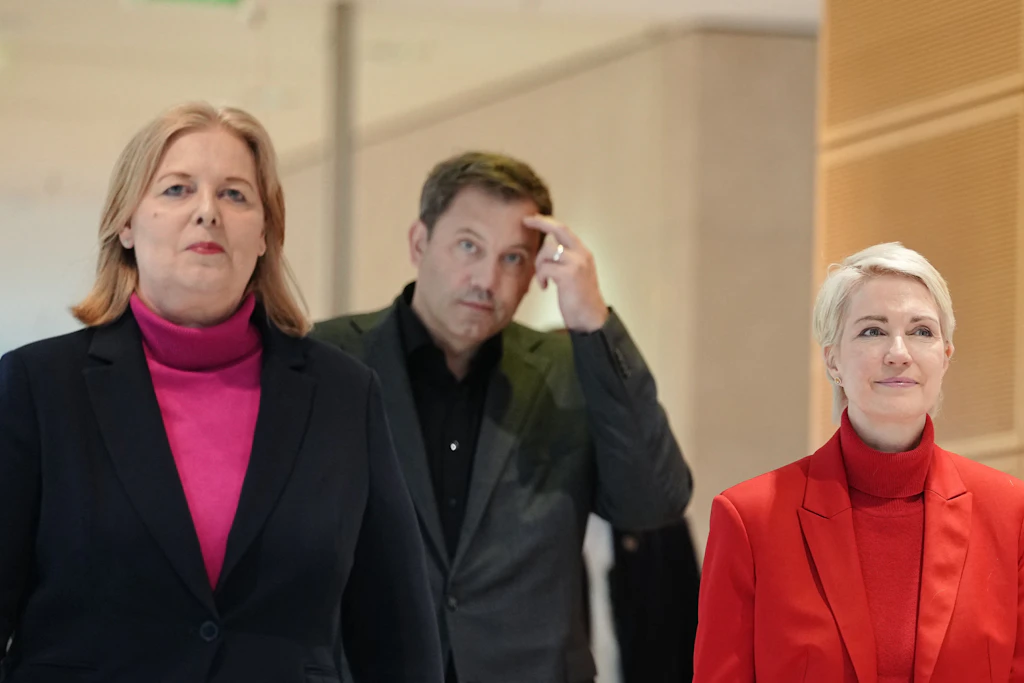 „So kann es nicht weitergehen“, sagen die beiden SPD-Vorsitzenden Bärbel Bas und Lars Klingbeil, aber auch Manuela Schwesig, SPD-Ministerpräsidentin von Mecklenburg-Vorpommern.