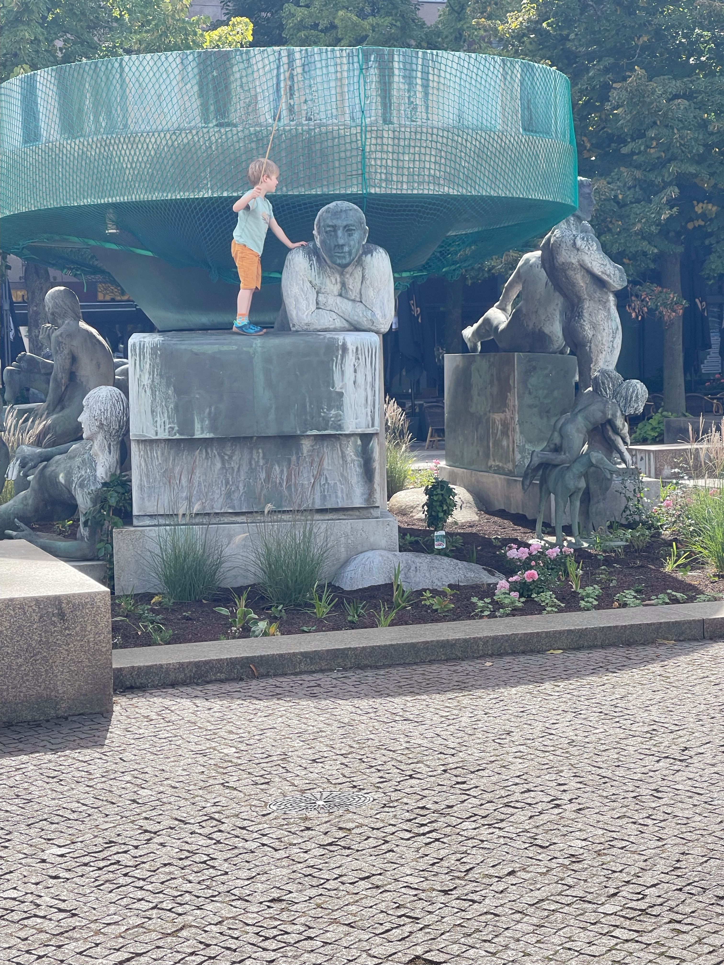 Klimaanpassung des Grzimek-Brunnens: Ein Akt von behördlichem Vandalismus