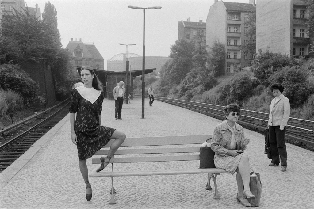 „Die Primaballerina der Komischen Oper“, S-Bahnhof Prenzlauer Allee, 1980