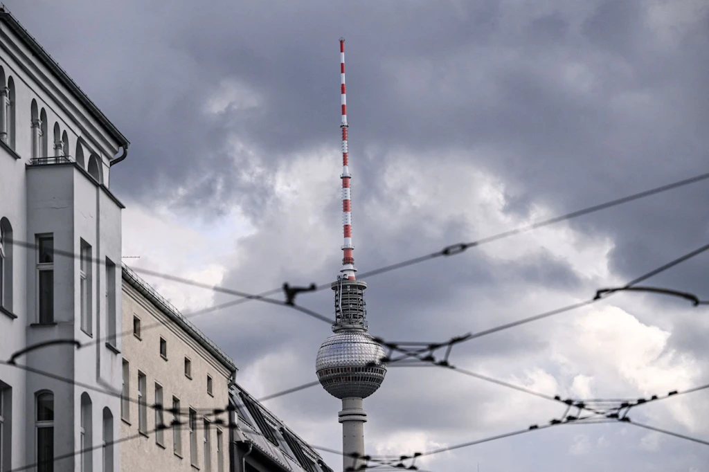 Auch in Berlin und Brandenburg soll es in den kommenden Wochen wolkig, windig und regnerisch werden.