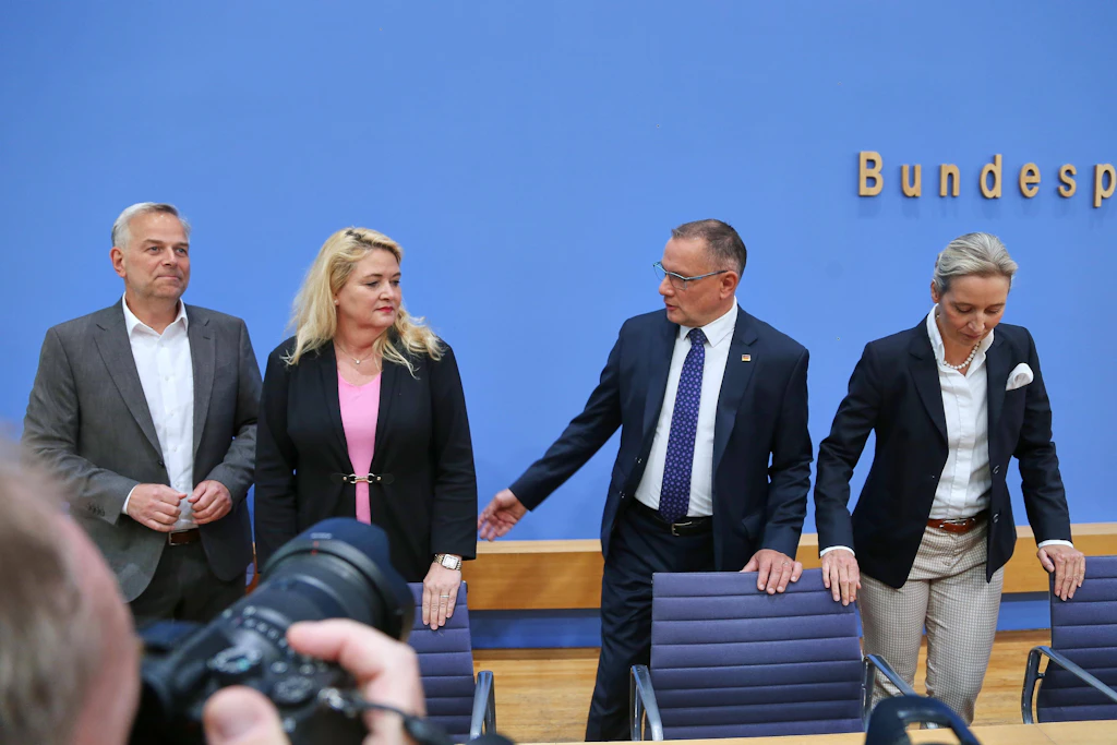 Bundespressekonferenz: AfD - Auswirkungen der Landtagswahlen in Berlin und Mecklenburg-Vorpommern auf die Bundespolitik: Leif-Erik Holm, AfD-Kandidat für das Amt des Ministerpräsidenten in Mecklenburg-Vorpommern, Kristin Brinker, AfD-Spitzenkandidatin für Berlin und die AfD-Vorsitzenden Tino Chrupalla und Alice Weidel 